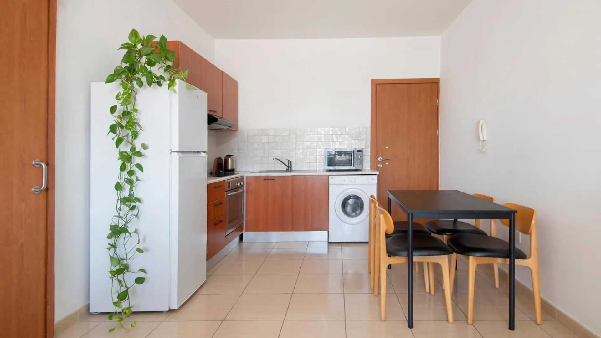 Welcome! Perfect Location-City Center Larnaca 0*,
